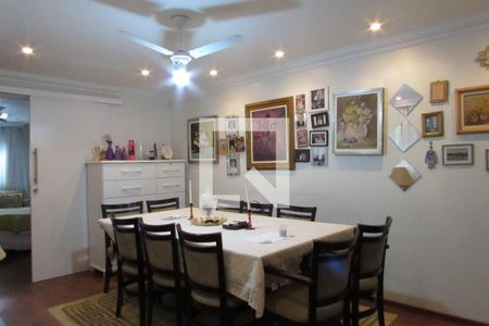 Casa à venda com 237m², 4 quartos e sem vagaSala