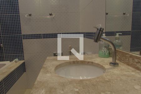 Casa à venda com 237m², 4 quartos e sem vagaBanheiro Suíte 2