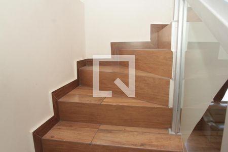 Casa à venda com 117m², 3 quartos e 3 vagasEscada