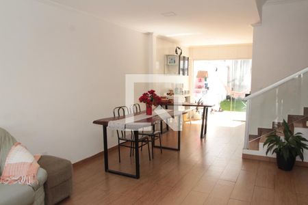 Casa à venda com 117m², 3 quartos e 3 vagasSala