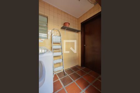 Casa à venda com 129m², 2 quartos e 1 vagaÁrea de serviço