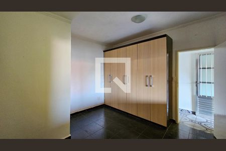 Quarto de casa para alugar com 3 quartos, 300m² em Vila Marari, São Paulo