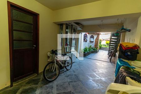 Casa à venda com 390m², 4 quartos e 4 vagas Casa à venda com 390m², 4 quartos e 4 vagasÁrea comum