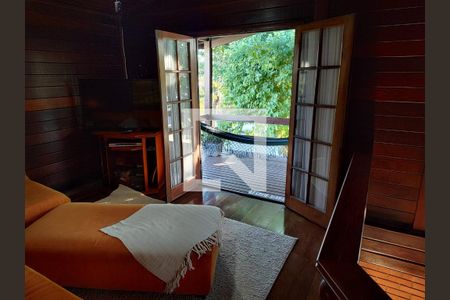 Casa à venda com 390m², 4 quartos e 4 vagas Casa à venda com 390m², 4 quartos e 4 vagasQuarto