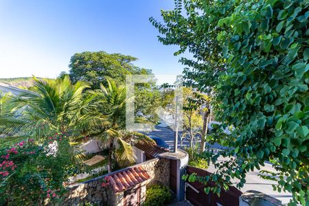 Casa à venda com 390m², 4 quartos e 4 vagas Casa à venda com 390m², 4 quartos e 4 vagasVista