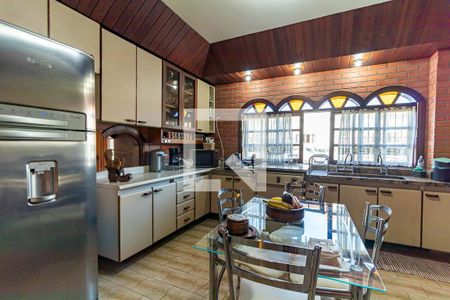 Casa à venda com 390m², 4 quartos e 4 vagas Casa à venda com 390m², 4 quartos e 4 vagasCozinha