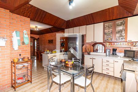 Casa à venda com 390m², 4 quartos e 4 vagas Casa à venda com 390m², 4 quartos e 4 vagasCozinha