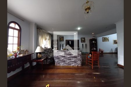 Sala de estar de casa para alugar com 3 quartos, 100m² em Jardim dos Lagos, São Paulo
