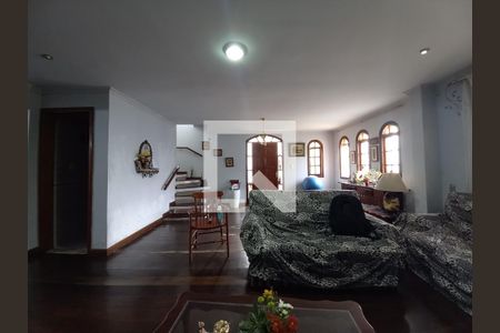 Sala de estar de casa para alugar com 3 quartos, 100m² em Jardim dos Lagos, São Paulo