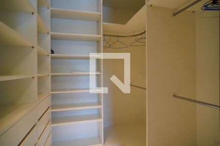 Closet  de apartamento para alugar com 2 quartos, 77m² em Jurerê, Florianópolis