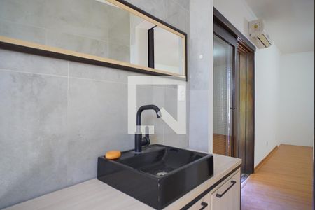 Banheiro da Suíte de apartamento para alugar com 3 quartos, 100m² em Chácara das Pedras, Porto Alegre