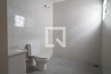 Banheiro de casa para alugar com 2 quartos, 60m² em Jardim Monjolo, São Paulo