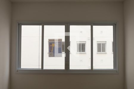 Sala - janela com placa instalada de apartamento para alugar com 1 quarto, 27m² em Conjunto Residencial José Bonifácio, São Paulo