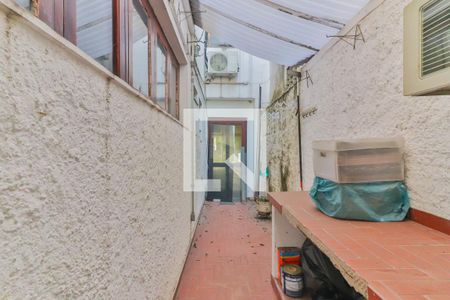 Casa à venda com 150m², 2 quartos e 2 vagas Casa à venda com 150m², 2 quartos e 2 vagasCorredor Cozinha e Área de Serviço