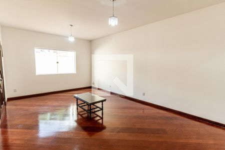 Casa para alugar com 193m², 4 quartos e 2 vagasSala