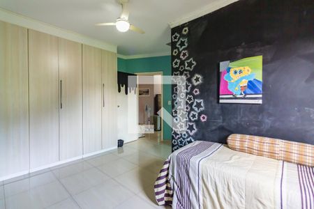 Casa à venda com 217m², 4 quartos e 3 vagas Casa à venda com 217m², 4 quartos e 3 vagasSuíte 3