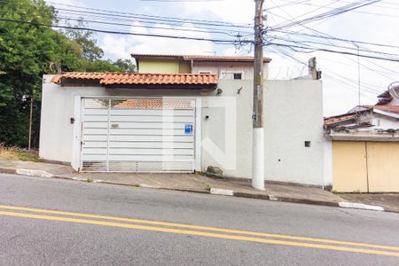 Casa à venda com 217m², 4 quartos e 3 vagas Casa à venda com 217m², 4 quartos e 3 vagasFachada