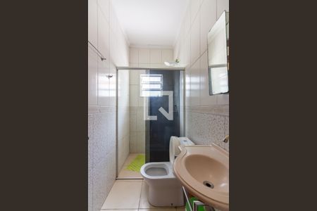 Casa à venda com 217m², 4 quartos e 3 vagas Casa à venda com 217m², 4 quartos e 3 vagasBanheiro da Suíte 1