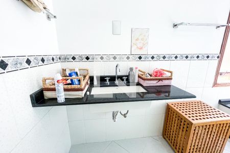 Casa para alugar com 75m², 2 quartos e 1 vaga Casa para alugar com 75m², 2 quartos e 1 vagaBanheiro da Suíte 2
