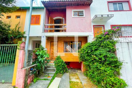 Casa para alugar com 75m², 2 quartos e 1 vaga Casa para alugar com 75m², 2 quartos e 1 vagaFachada