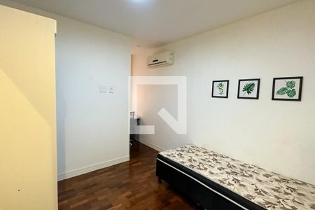 Quarto 01 de apartamento à venda com 2 quartos, 80m² em Copacabana, Rio de Janeiro