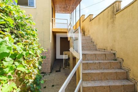 Casa para alugar com 133m², 3 quartos e 3 vagasEscada de entrada