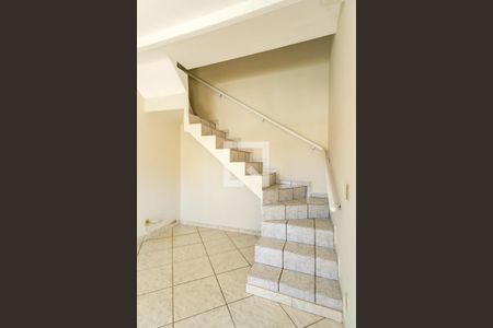 Escada de casa para alugar com 3 quartos, 119m² em Penha de França, São Paulo
