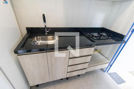 Cozinha de kitnet/studio para alugar com 1 quarto, 15m² em  Campo Comprido, Curitiba