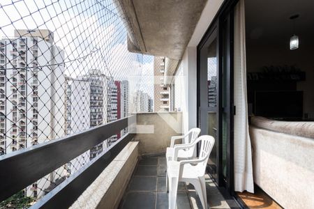 Apartamento à venda com 200m², 4 quartos e 2 vagas Apartamento à venda com 200m², 4 quartos e 2 vagasVaranda