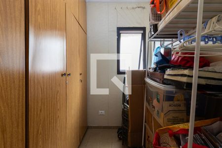 Apartamento à venda com 200m², 4 quartos e 2 vagas Apartamento à venda com 200m², 4 quartos e 2 vagasQuarto de Serviço