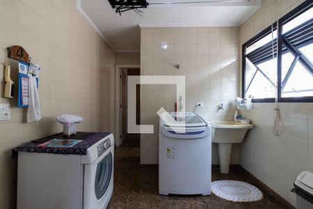 Apartamento à venda com 200m², 4 quartos e 2 vagas Apartamento à venda com 200m², 4 quartos e 2 vagasÁrea de Serviço