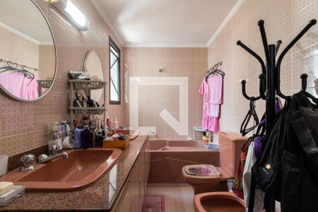 Apartamento à venda com 200m², 4 quartos e 2 vagas Apartamento à venda com 200m², 4 quartos e 2 vagasBanheiro da Suíte 1