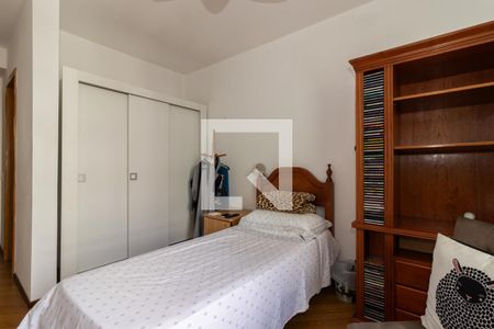 Apartamento à venda com 200m², 4 quartos e 2 vagas Apartamento à venda com 200m², 4 quartos e 2 vagasSuíte 2