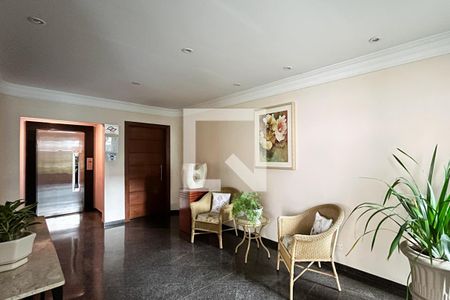 Apartamento à venda com 200m², 4 quartos e 2 vagas Apartamento à venda com 200m², 4 quartos e 2 vagasÁrea Comum - Hall Social