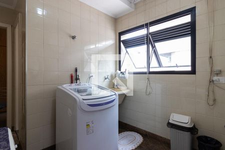 Apartamento à venda com 200m², 4 quartos e 2 vagas Apartamento à venda com 200m², 4 quartos e 2 vagasÁrea de Serviço