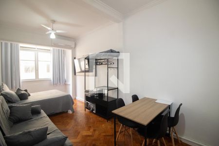 Sala/Quarto de apartamento para alugar com 1 quarto, 52m² em Copacabana, Rio de Janeiro