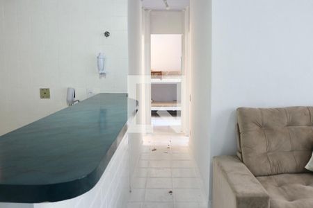 Corredor de apartamento para alugar com 2 quartos, 60m² em Jardim Belmar, Guarujá