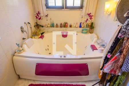 Casa à venda com 600m², 5 quartos e 3 vagasBanheiro da Suíte 2