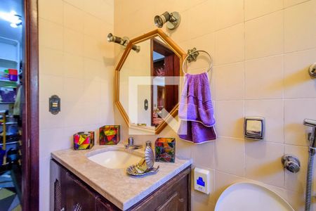 Casa à venda com 600m², 5 quartos e 3 vagasBanheiro da Suíte 1