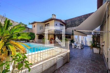 Casa à venda com 600m², 5 quartos e 3 vagasQuintal