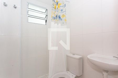Banheiro de casa de condomínio para alugar com 1 quarto, 27m² em Vila Esperança, São Paulo