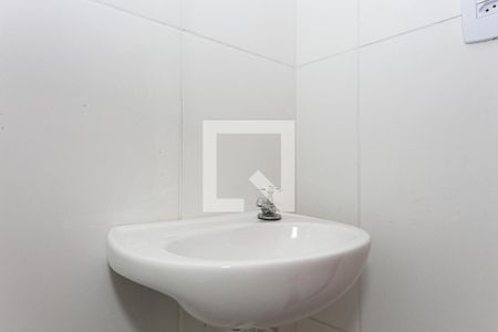 Banheiro de kitnet/studio para alugar com 1 quarto, 22m² em Vila Esperança, São Paulo