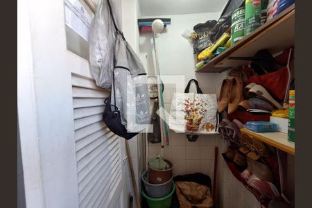 Apartamento à venda com 77m², 3 quartos e sem vagaBanheiro de serviço