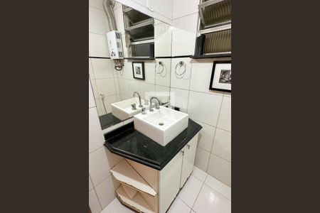 Banheiro de apartamento para alugar com 1 quarto, 55m² em Copacabana, Rio de Janeiro