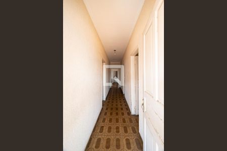 Casa à venda com 398m², 4 quartos e 8 vagasCorredor