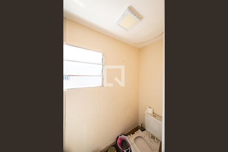 Casa à venda com 398m², 4 quartos e 8 vagasBanheiro de Serviço