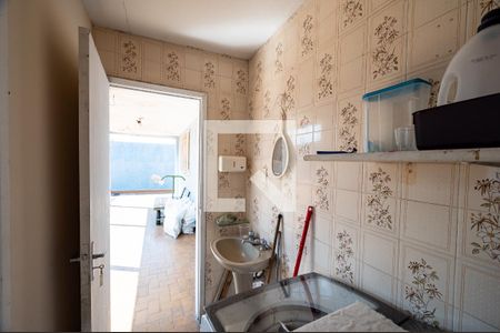 Casa à venda com 398m², 4 quartos e 8 vagasLavanderia