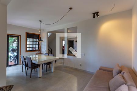 Sala  de casa à venda com 3 quartos, 240m² em Santa Lúcia, Belo Horizonte