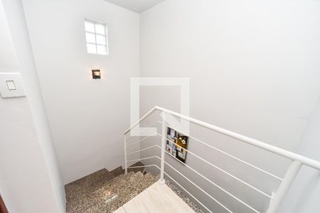 Casa de condomínio à venda com 87m², 3 quartos e 1 vagaEscada