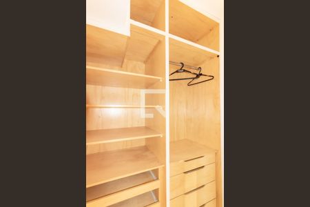 Apartamento à venda com 167m², 3 quartos e 3 vagas Apartamento à venda com 167m², 3 quartos e 3 vagasQuarto 1 (closet)